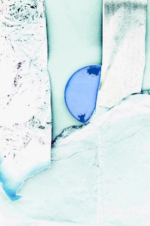 DAHINTER I, 2024, Giclée 48 x 33 cm